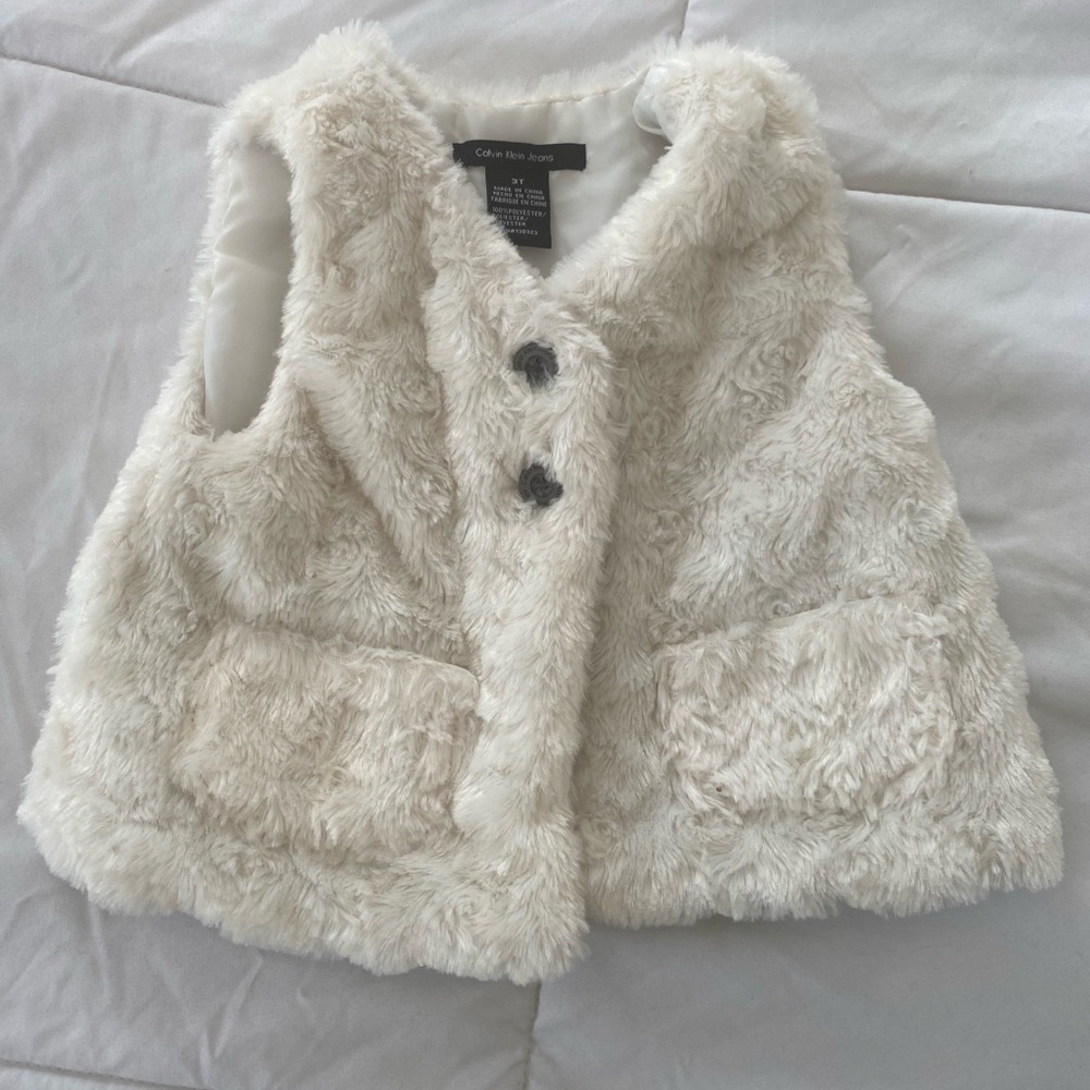 Calvin Klein toddler cream white plush vest, 3T